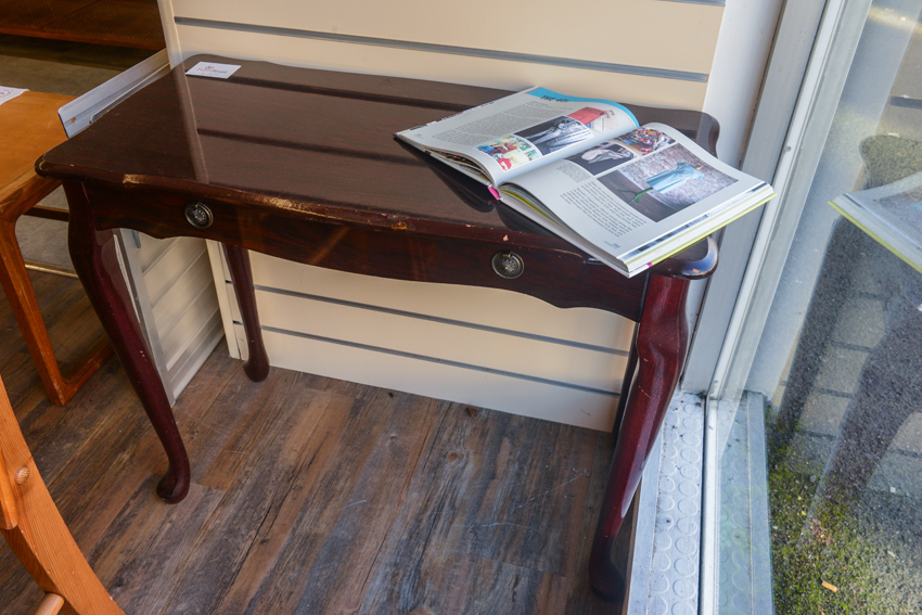 Mahogany effect hall Table