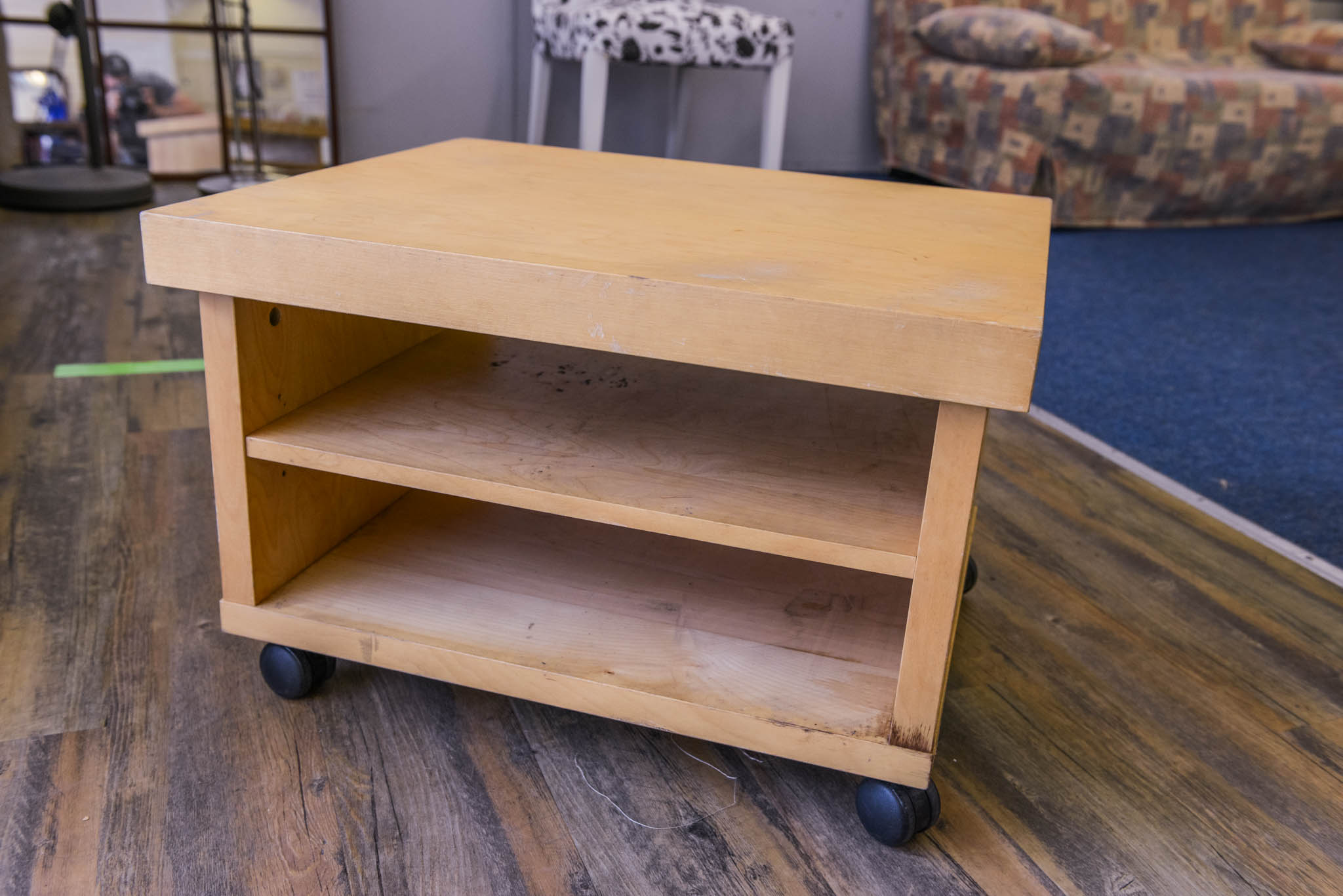 TV table on castors, 60cm wide, 50cm deep, 40cm tall