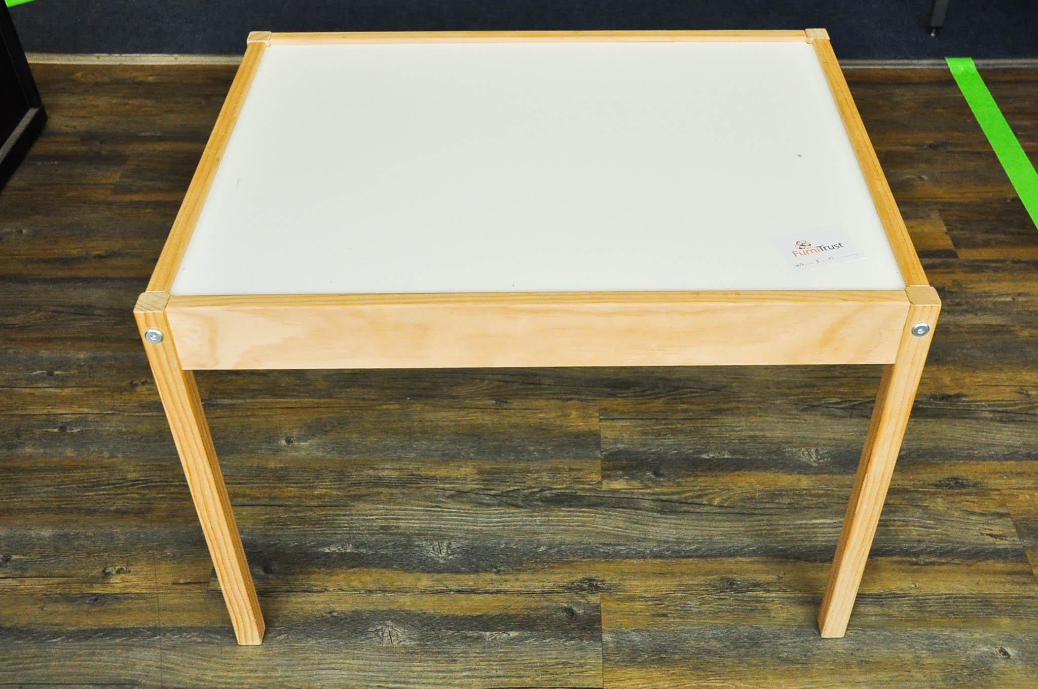 Child desk