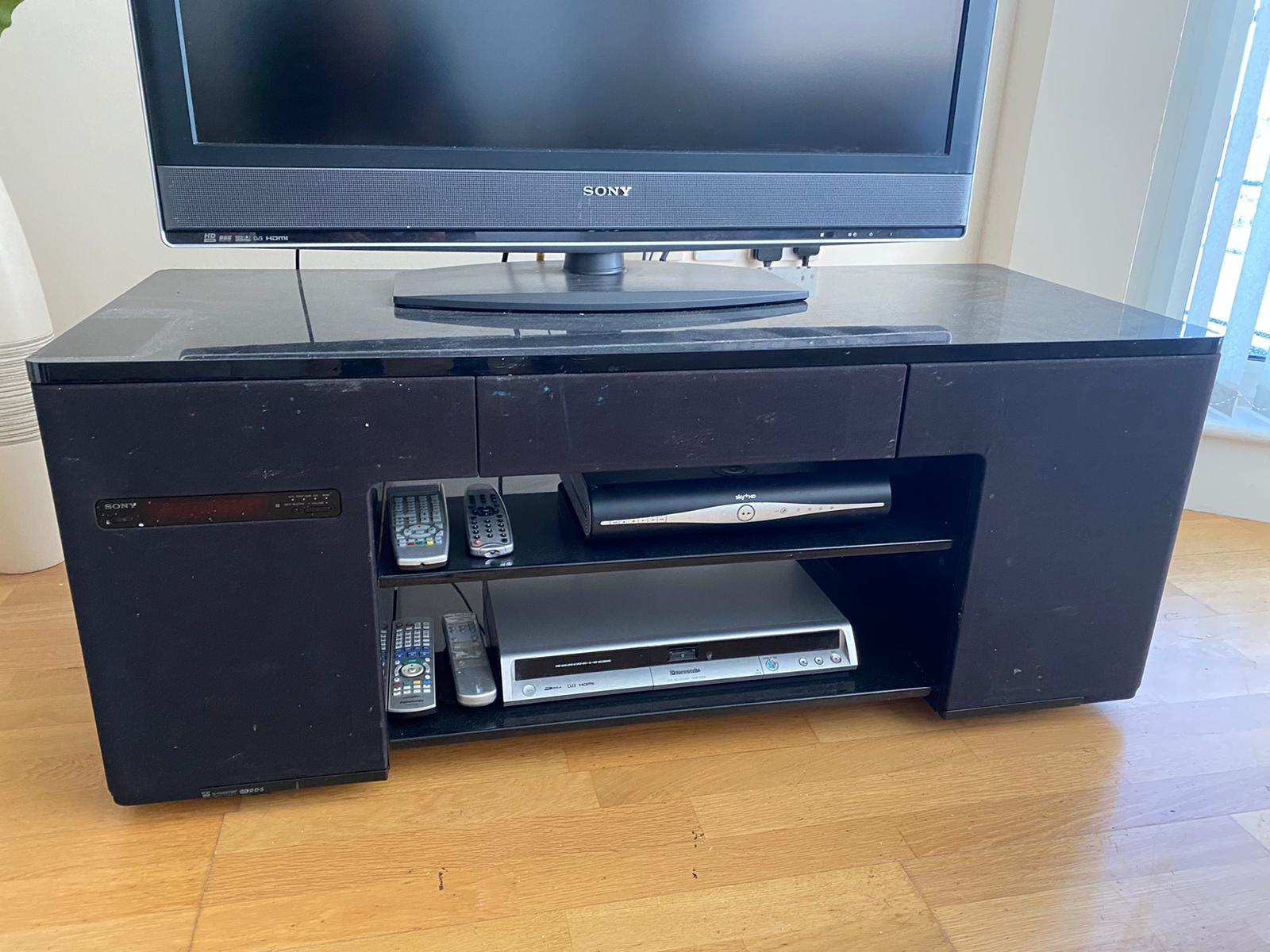 Sony RHT-G1000 Theatre Stand System in good working order. The tv, digibox and dvd players in the photo are not included.