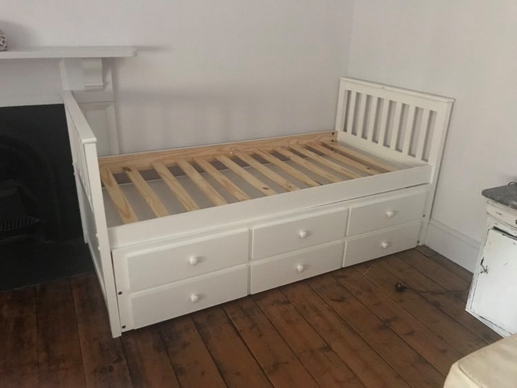 Single bed c/w pull out single bed in a built-in drawer, and a further 3 drawers for storage. Supplied with 2 clean mattresses.