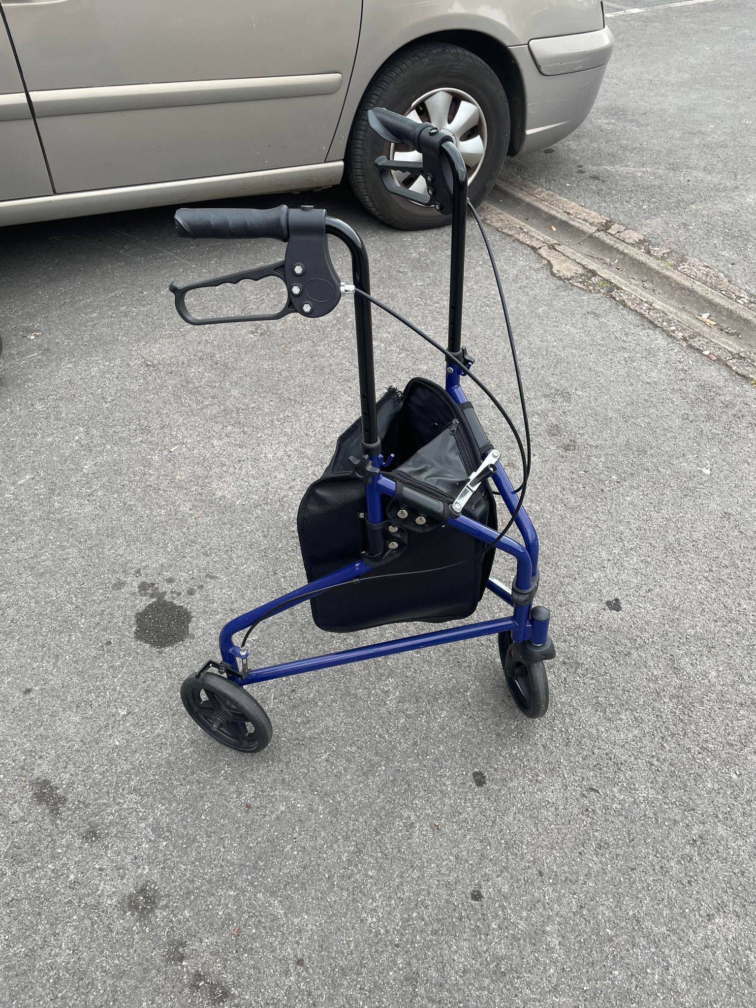 3 Wheeled folding walker with shopping bag